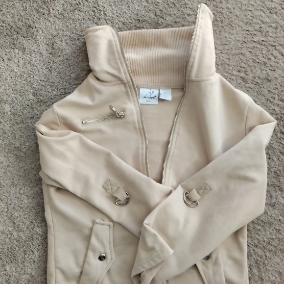 IACTIVE tan zip-up. Roll-up sleeve option. Super comfortable. EUC - Picture 2 of 5